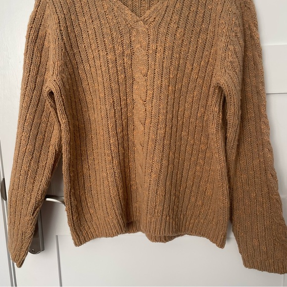 Ladies Sweater by Liz Claiborne - Picture 4 of 6